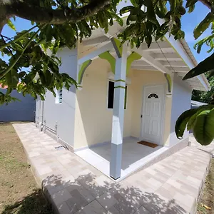 Do-lambis Et Do-corrosol Camping Baie-Mahault